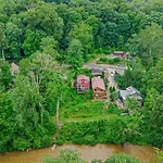 Pet Friendly Creekside Cabin At Darlington
