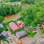 Pet Friendly Creekside Cabin At Darlington
