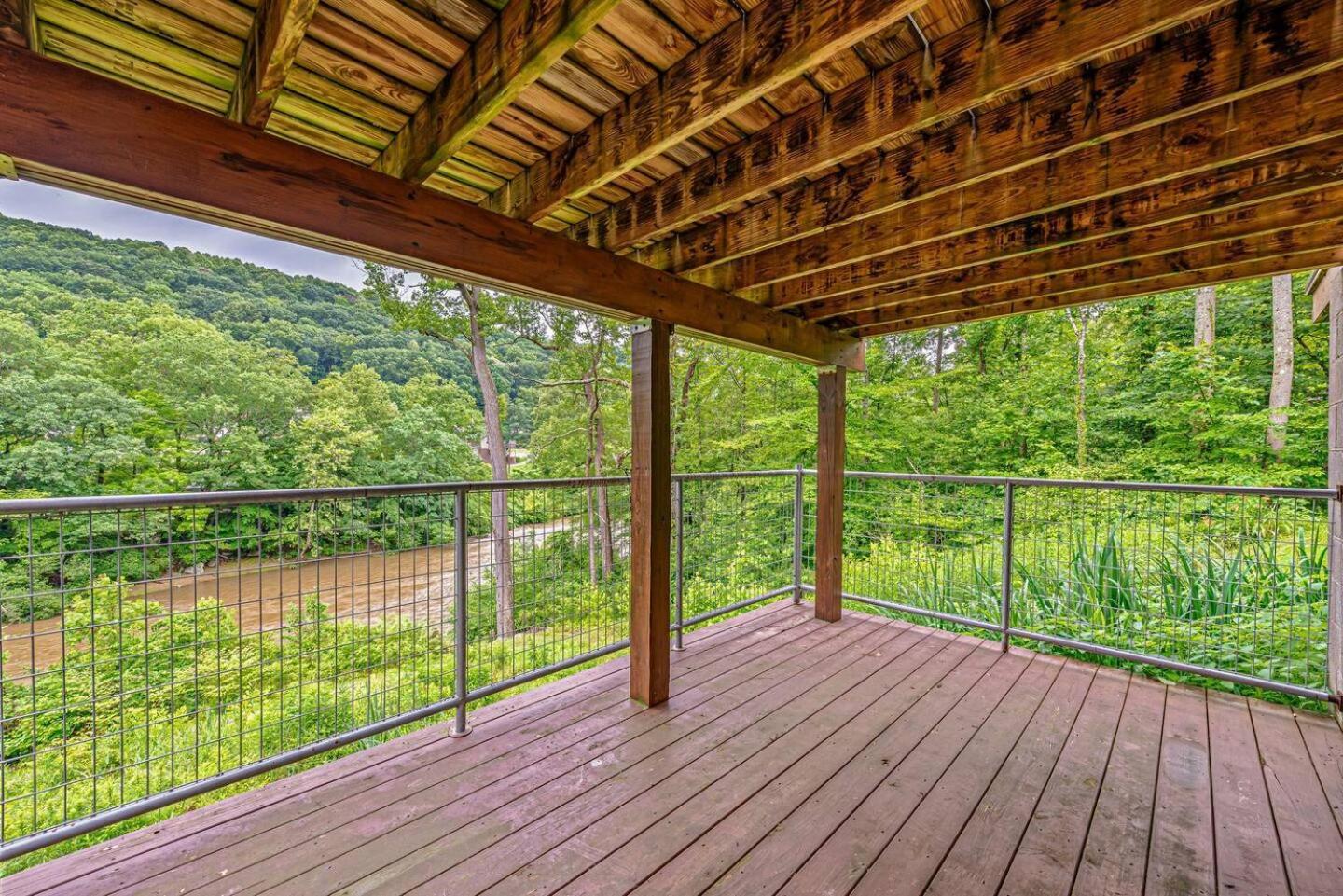 Pet Friendly Creekside At Darlington