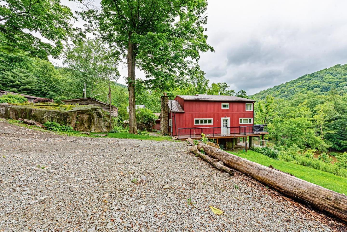 Pet Friendly Creekside At Darlington Holiday home Ligonier