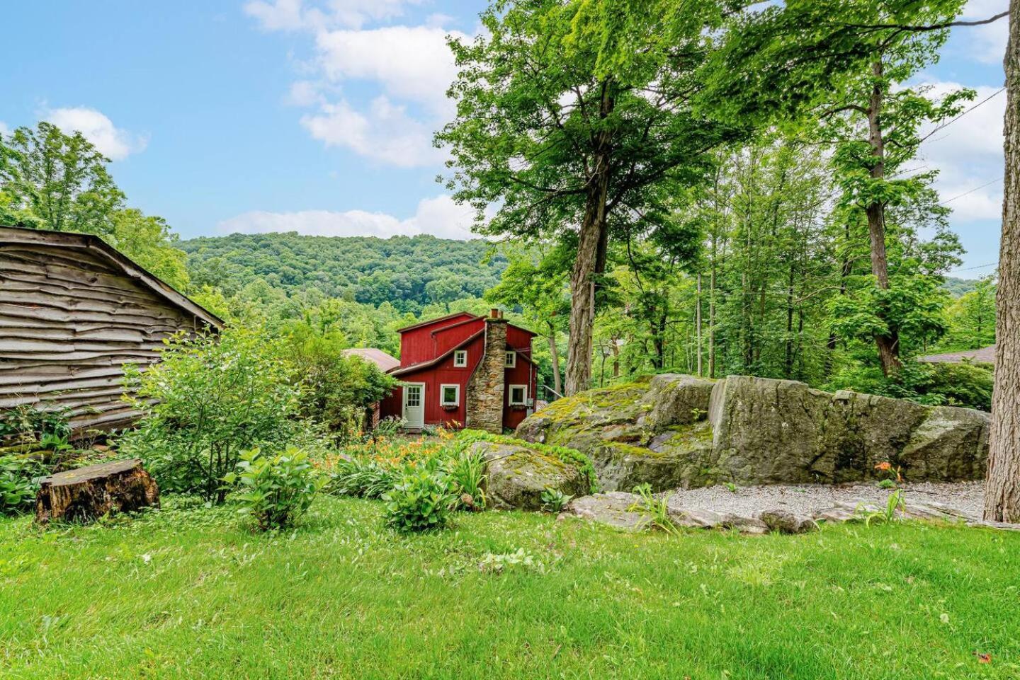 Pet Friendly Creekside At Darlington *