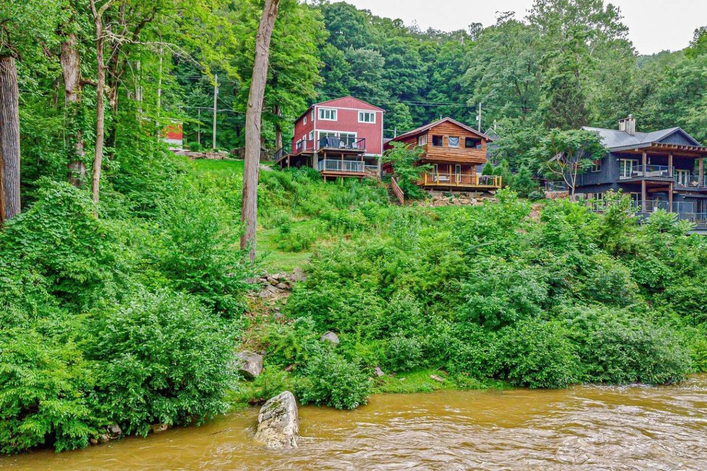 Pet Friendly Creekside At Darlington Holiday home Ligonier